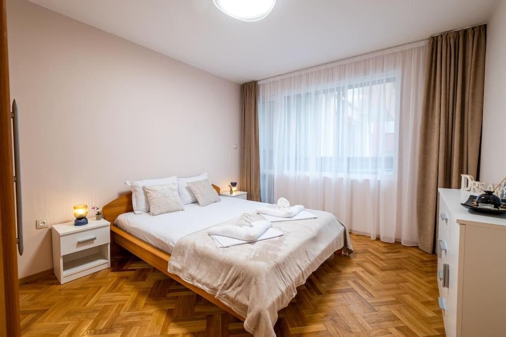 Varna Central 2Bdrm Apartment Exterior photo
