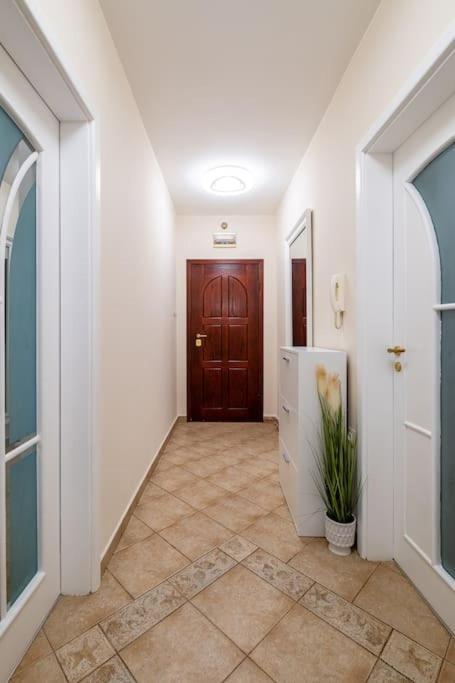 Varna Central 2Bdrm Apartment Exterior photo
